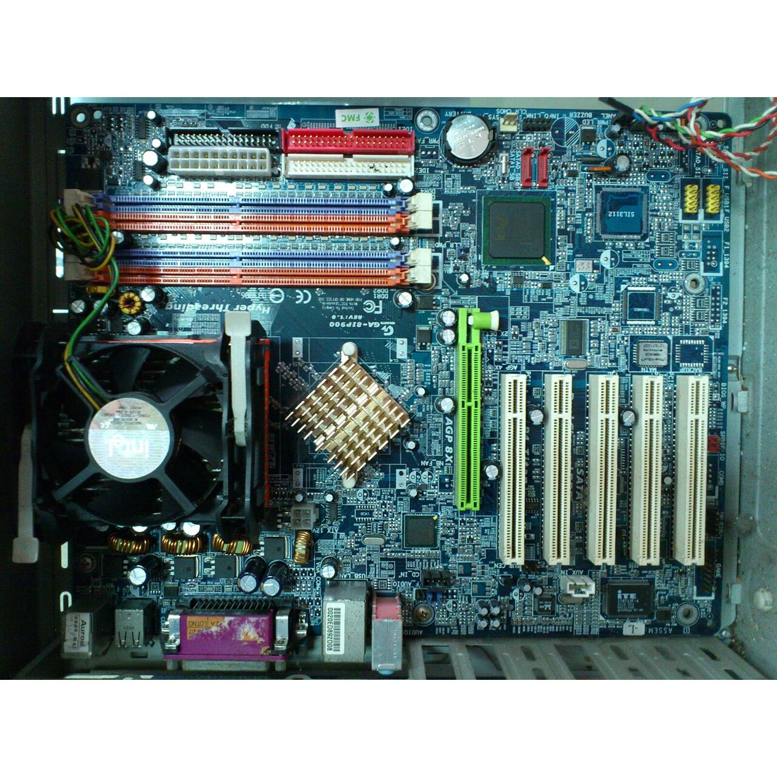 Материнская плата Gigabyte GA-8IP900 — фото 1