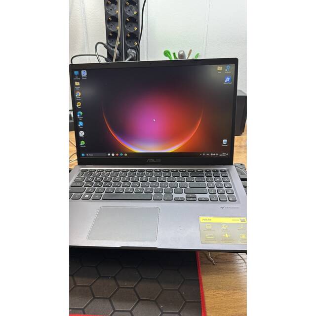 Ноутбук ASUS (модель на фото)